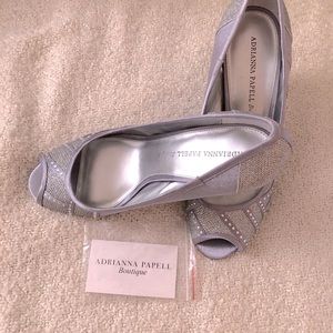 Adrianna Papell Boutique Ginger Embellished  Peep Toe 3.75” Pumps 10M NWT